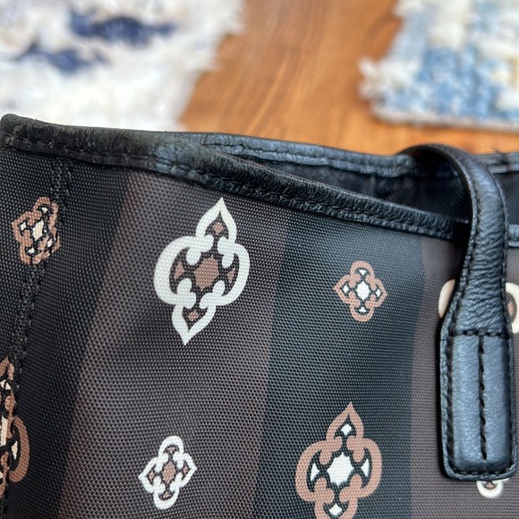 Brighton bag in good condition, spacious, well designed. Has some sighs of wear. - Picture 7 of 7